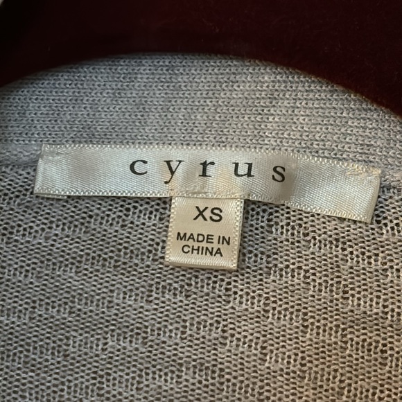 Cyrus sweater sz xs Heather gray perfect for early Fall - Picture 2 of 3